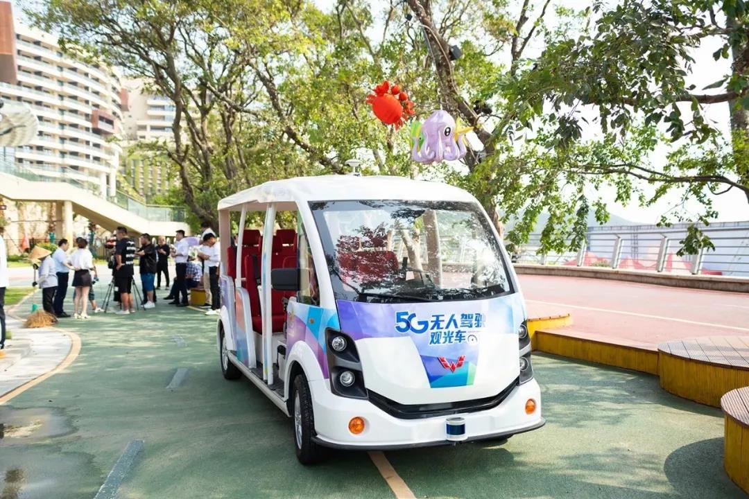 五菱智能駕駛觀光車(chē)在中國(guó)—東盟（柳州）旅游裝備博覽會(huì)提供試乘服務(wù).jpg